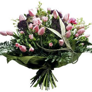 gửi điện hoa đến nước nga Hoa tươi Russian-03 Arrangement 'Valley of Roses'