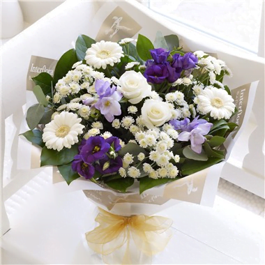 Hoa tươi UK-08 Blue and White Hand-tied